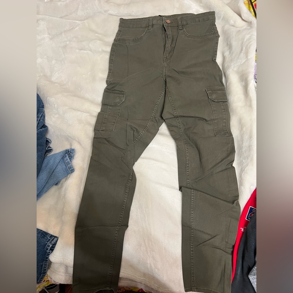 Green cargo pants
